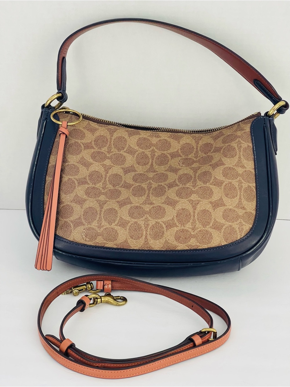 Coach Sutton Hobo Shoulder Bag & Crossbody signatures canvas